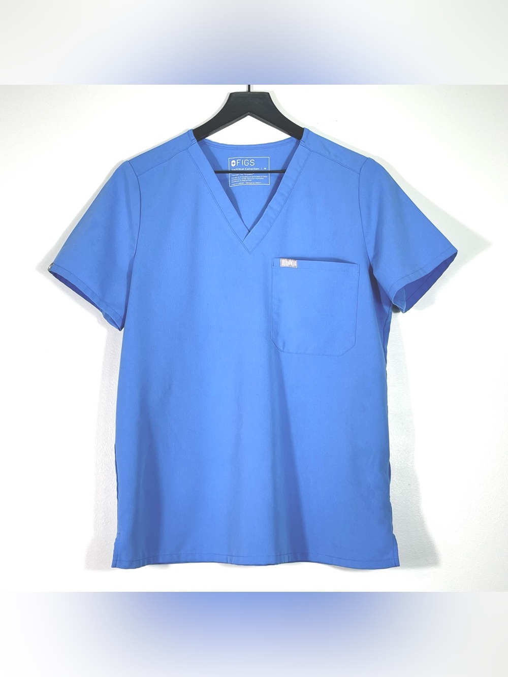 FIGS Women's Blue Scrub Top Technical Collection V-Neck Short Sleeve Size Medium